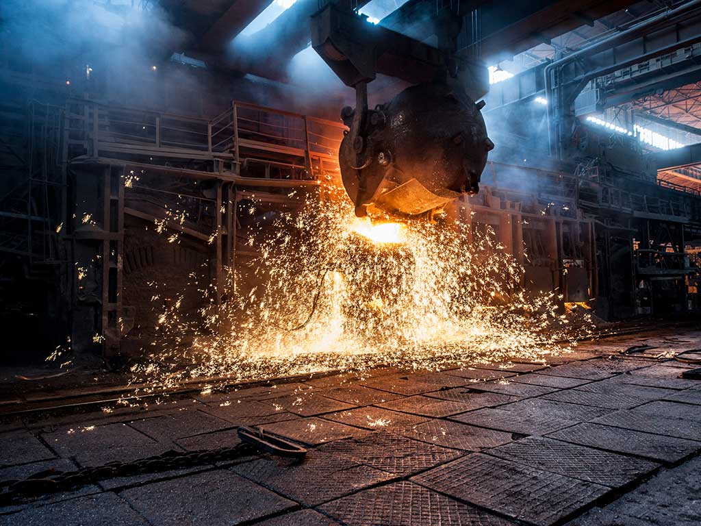 ¿Por qué los electrodos de grafito son indispensables para los hornos de arco eléctrico?