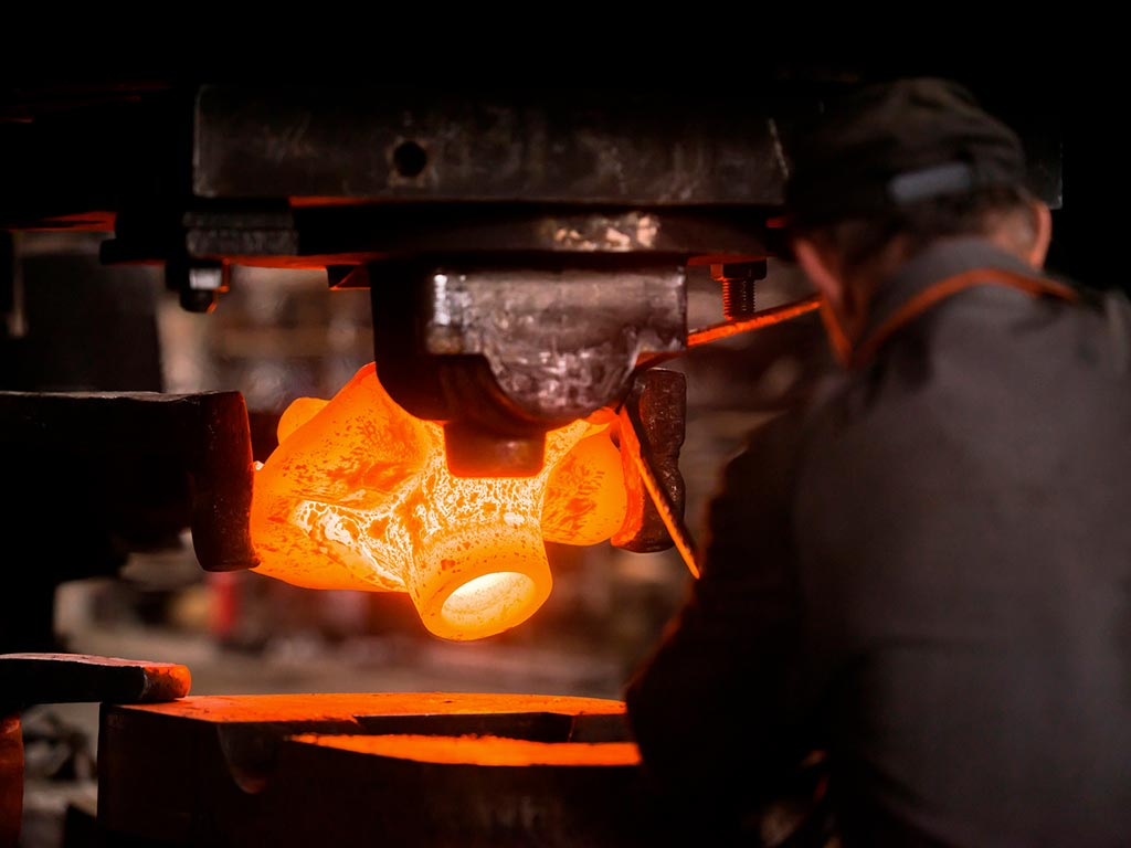 Soluciones de grafito para el forjado de metales